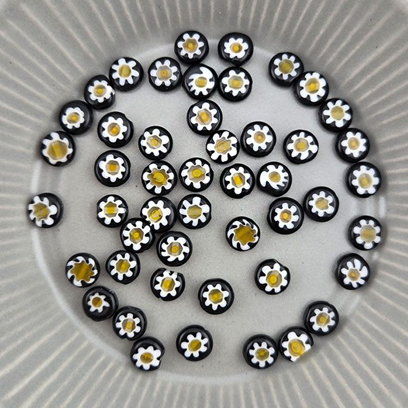 비즈톡 [J6-101-14]베네치아꽃 데이지꽃원 8mm 블랙옐로 ,1줄(38cm)